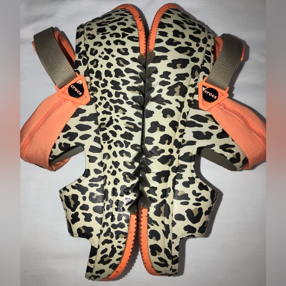Crocs Hiker Xscape Khaki Leopard Sandal Clogs with zippered pouch - Picture 2 of 9